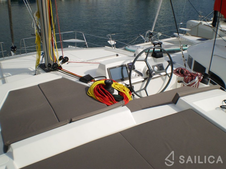 Bali 4.0 - 4 cab. - Yacht Charter Sailica