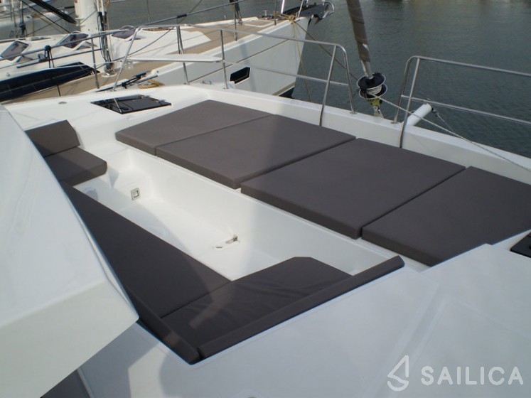 Bali 4.0 - 4 cab. - Yacht Charter Sailica