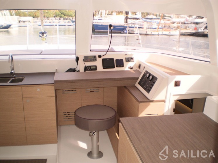 Bali 4.0 - 4 cab. - Yacht Charter Sailica
