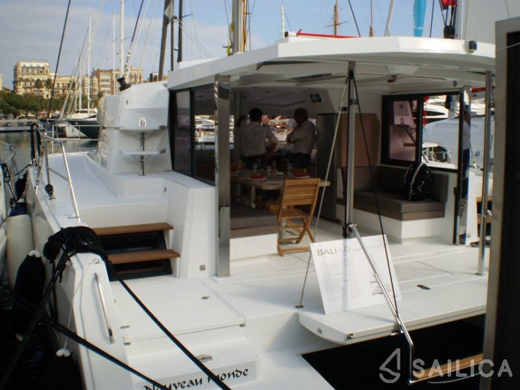 Bali 4.0 - 4 cab. - Yacht Charter Sailica