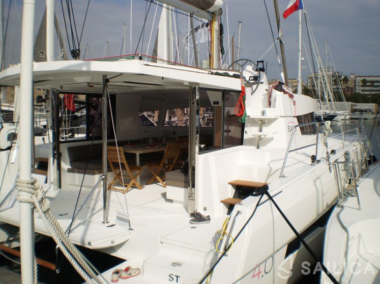 Bali 4.0 - 4 cab. - Yacht Charter Sailica