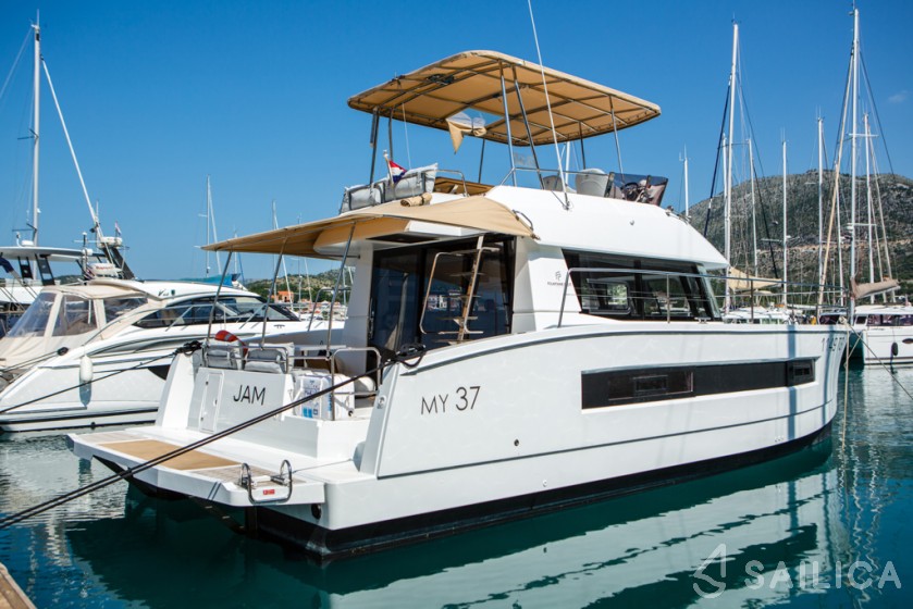 MY 37 - Yacht Charter Sailica