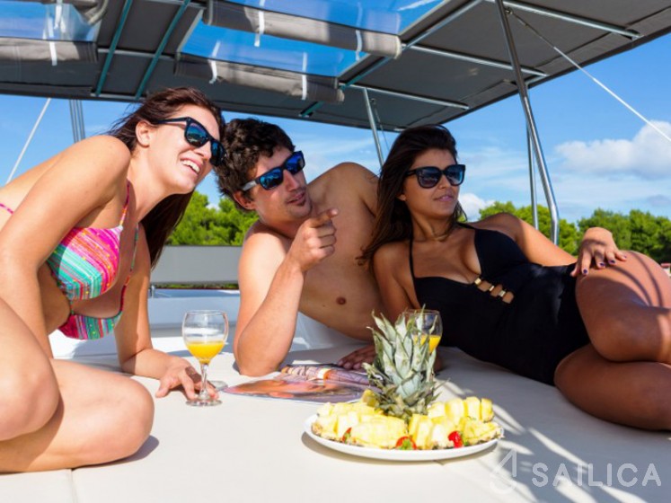 Lagoon 450 - Yacht Charter Sailica