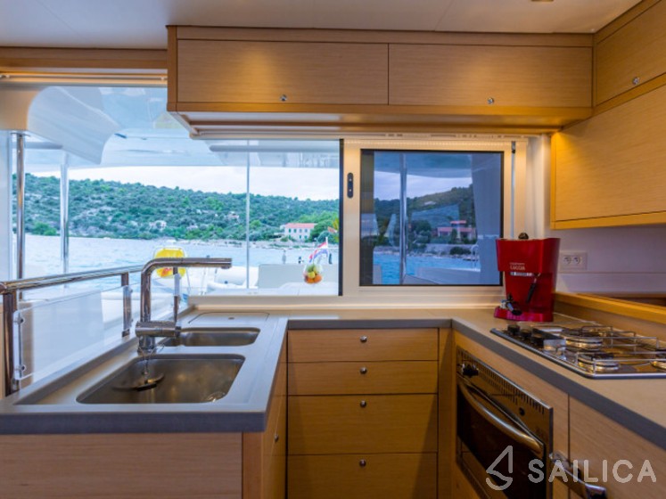 Lagoon 450 - Yacht Charter Sailica