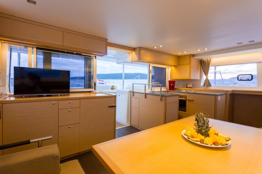 Lagoon 450 - Yacht Charter Sailica