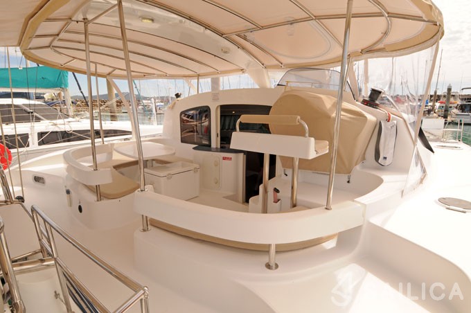 Lavezzi 40 - 4 cab. - Yacht Charter Sailica