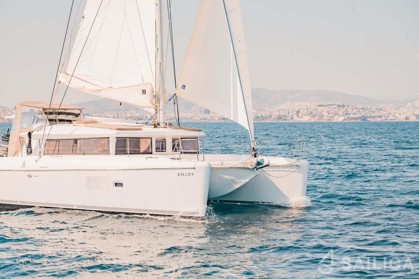 Lagoon 421 - Yacht Charter Sailica