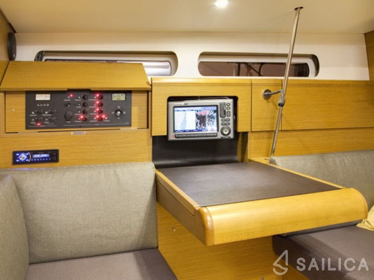 Sun Odyssey 419 - Yacht Charter Sailica