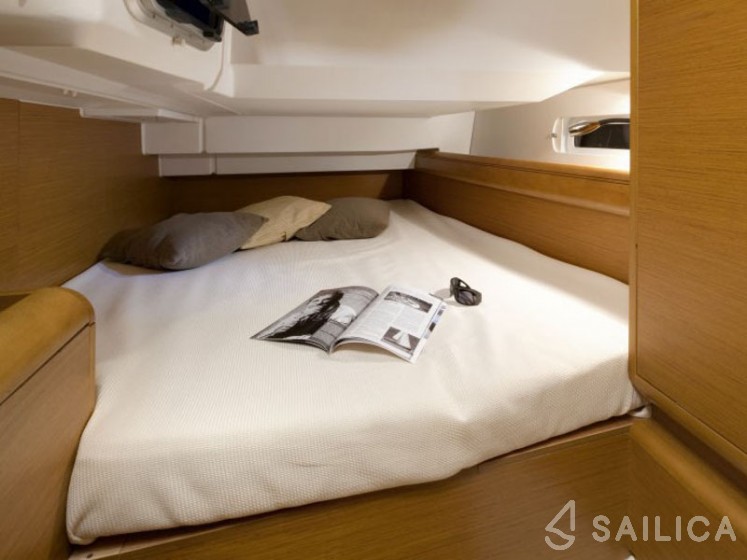 Sun Odyssey 419 - Yacht Charter Sailica