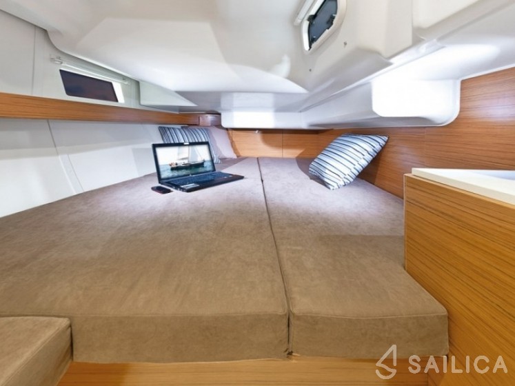 Elan 40 Impression - Yacht Charter Sailica