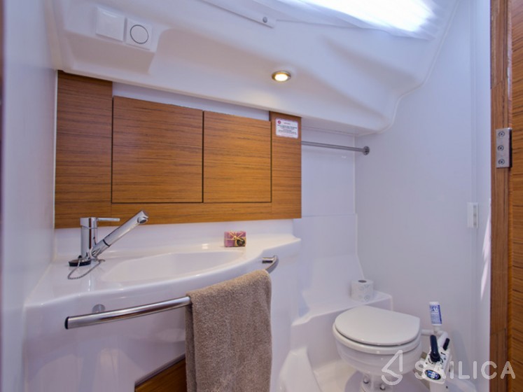 Elan 40 Impression - Yacht Charter Sailica