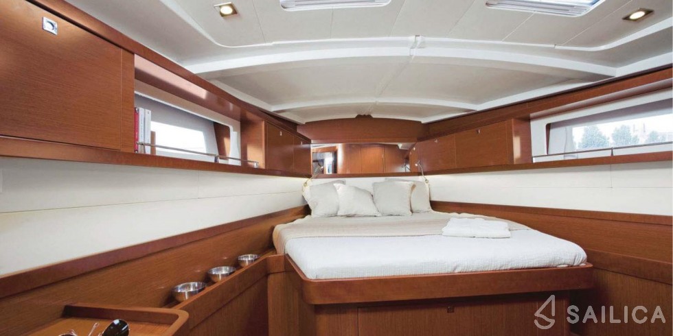 Oceanis 45 - Yacht Charter Sailica