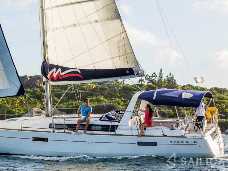 Oceanis 45 - Yacht Charter Sailica