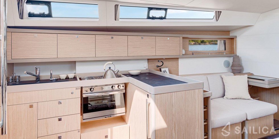 Oceanis 45 - Yacht Charter Sailica