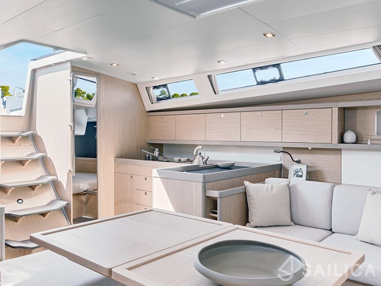 Oceanis 45 - Yacht Charter Sailica
