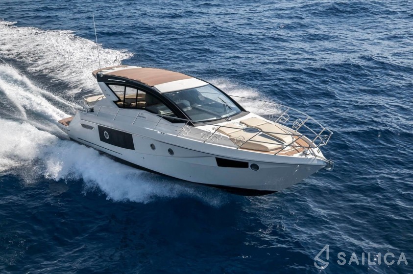 Cranchi M44 HT - Yacht Charter Sailica