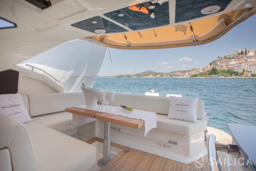 Cranchi M44 HT - Yacht Charter Sailica