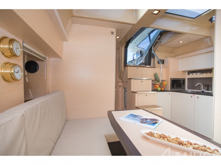 Cranchi M44 HT - Yacht Charter Sailica