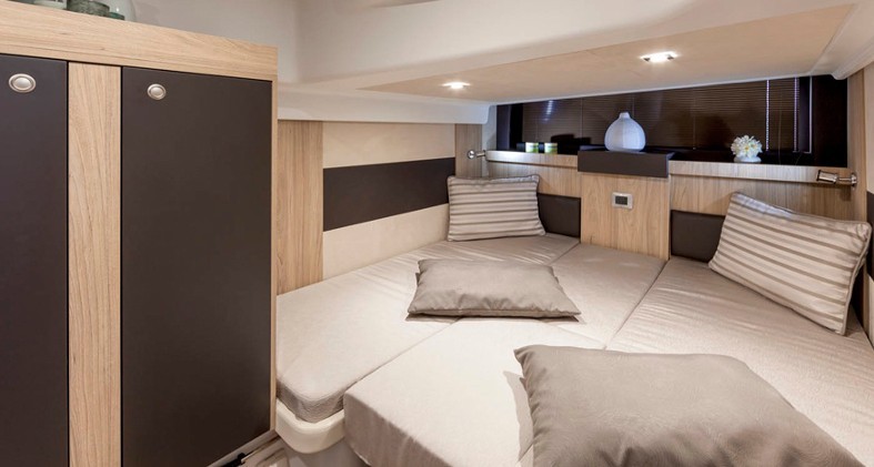 Cranchi M44 HT - Yacht Charter Sailica