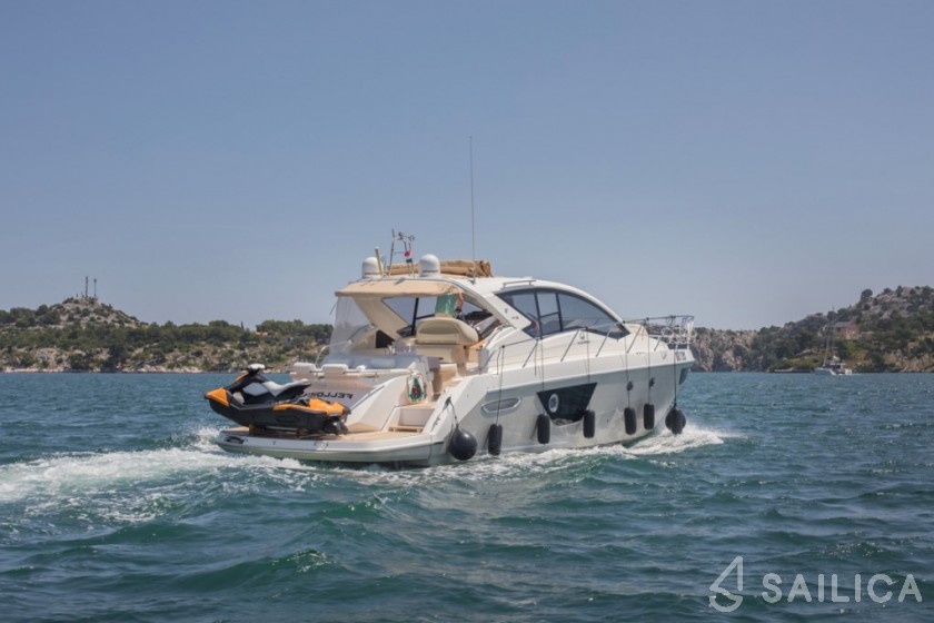 Cranchi M44 HT - Yacht Charter Sailica