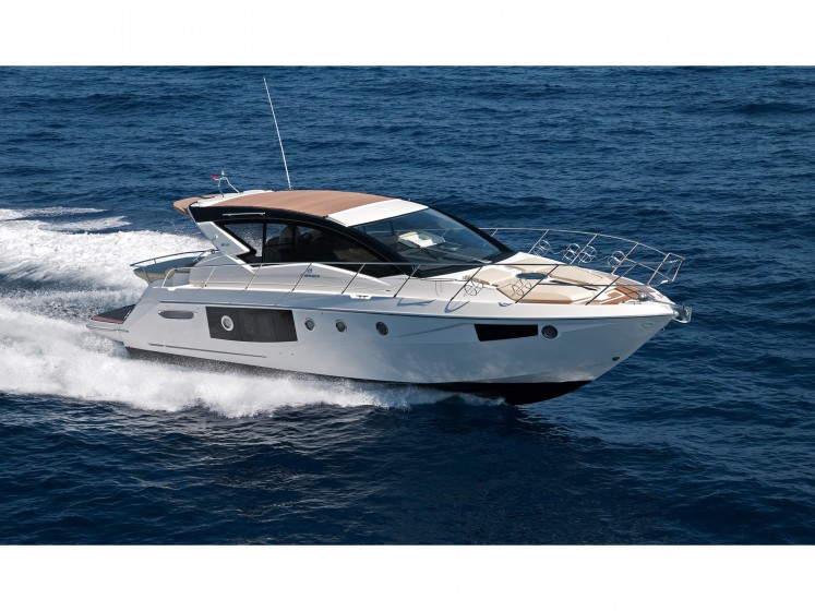 Cranchi M44 HT - Yacht Charter Sailica