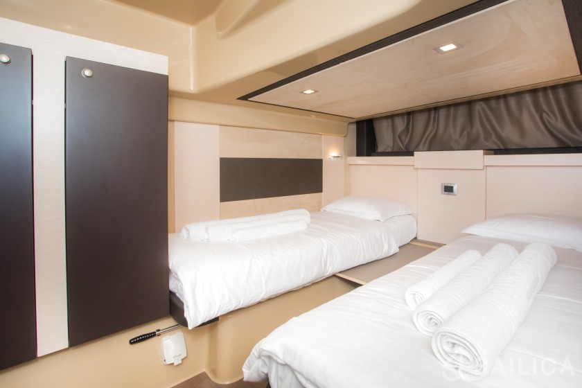 Cranchi M44 HT - Yacht Charter Sailica