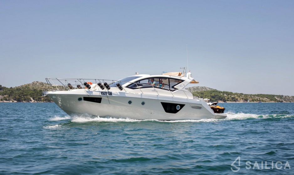 Cranchi M44 HT - Yacht Charter Sailica