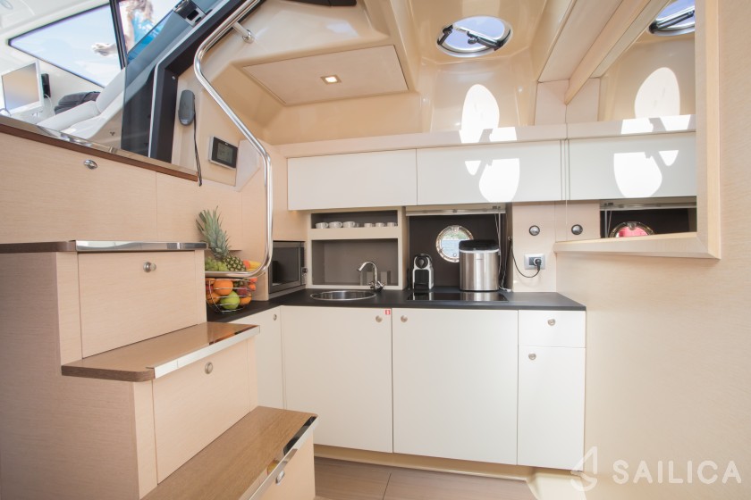 Cranchi M44 HT - Yacht Charter Sailica