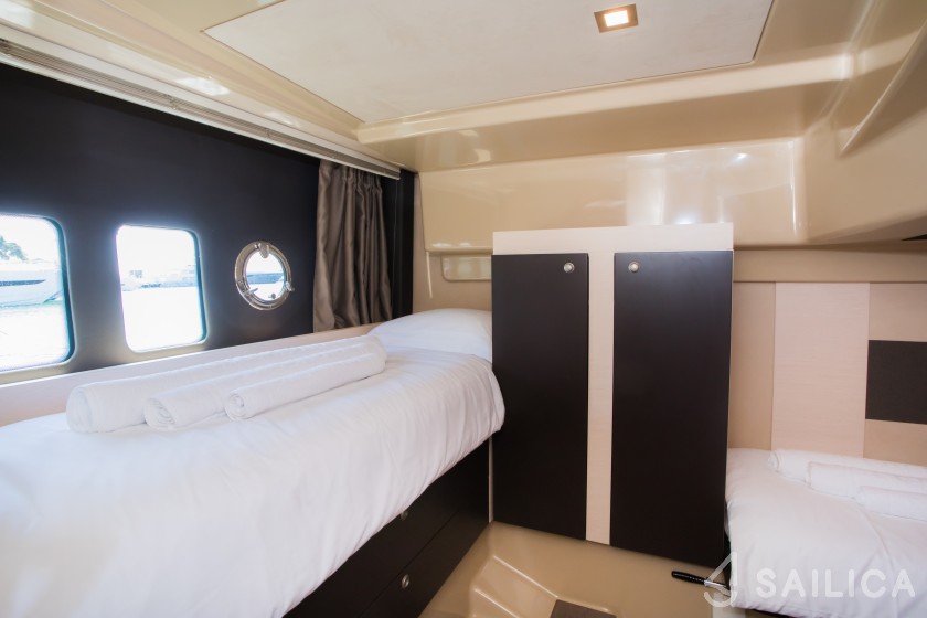 Cranchi M44 HT - Yacht Charter Sailica