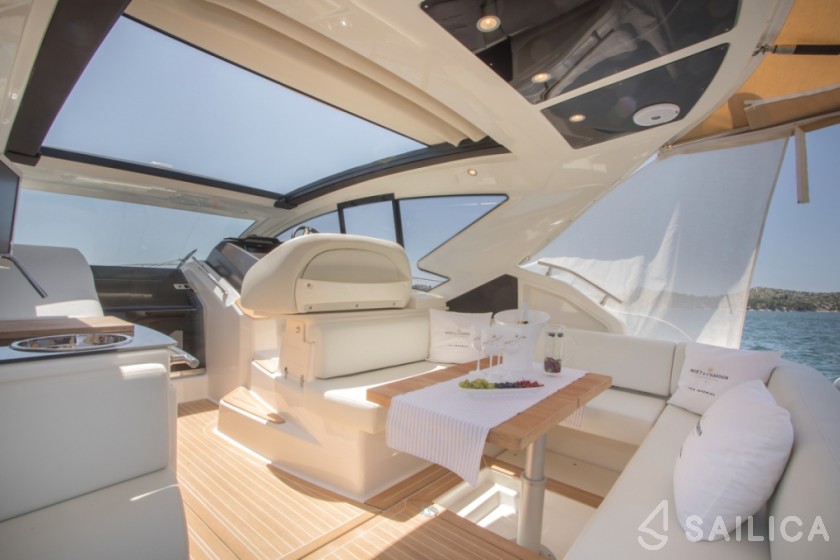 Cranchi M44 HT - Yacht Charter Sailica