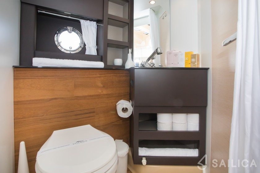 Cranchi M44 HT - Yacht Charter Sailica