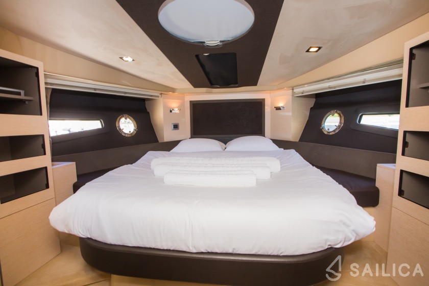 Cranchi M44 HT - Yacht Charter Sailica