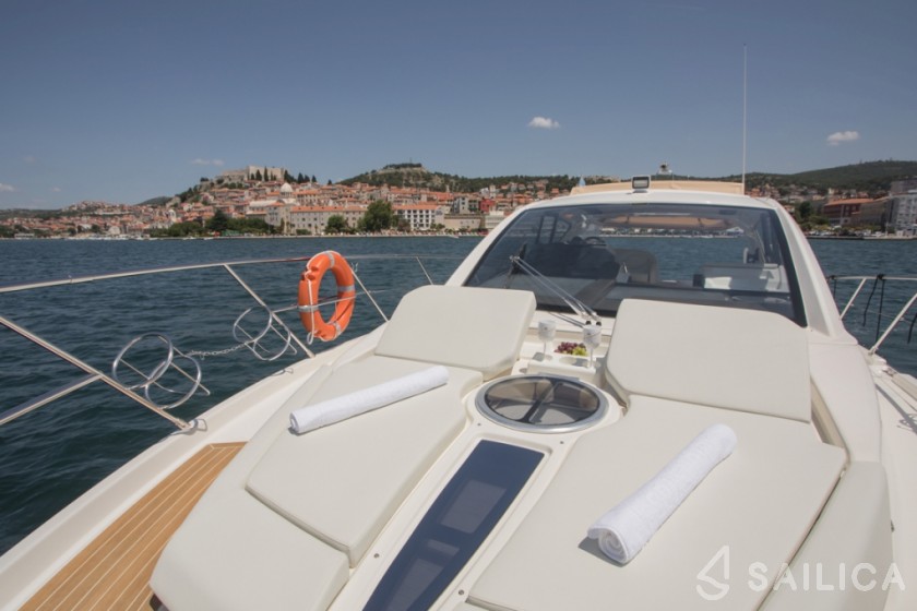 Cranchi M44 HT - Yacht Charter Sailica