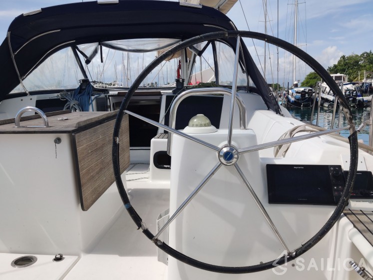 Dufour 500 GL - Yacht Charter Sailica