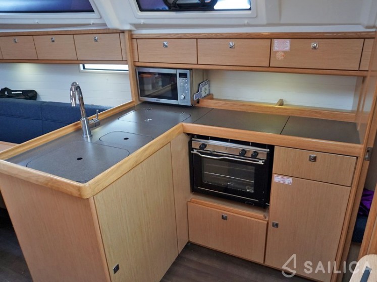 Bavaria Cruiser 37 - Yacht Charter Sailica