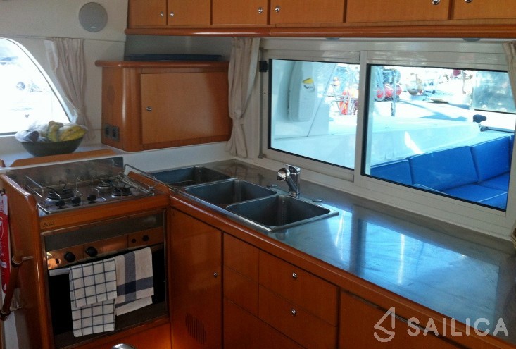 Lagoon 440 - Yacht Charter Sailica