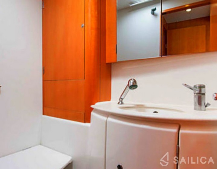 Lagoon 440 - Yacht Charter Sailica