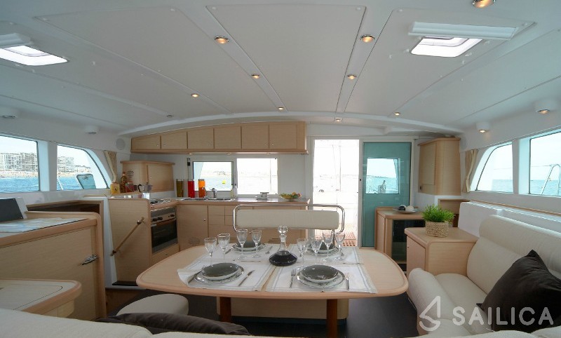 Lagoon 440 - Yacht Charter Sailica