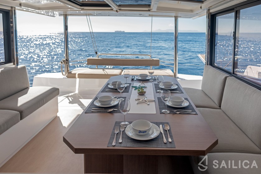 Bali 4.6 - 5 + 1 cab. - Yacht Charter Sailica