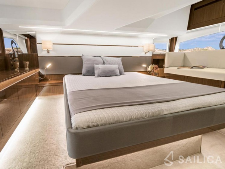 Sealine F430 - Yacht Charter Sailica