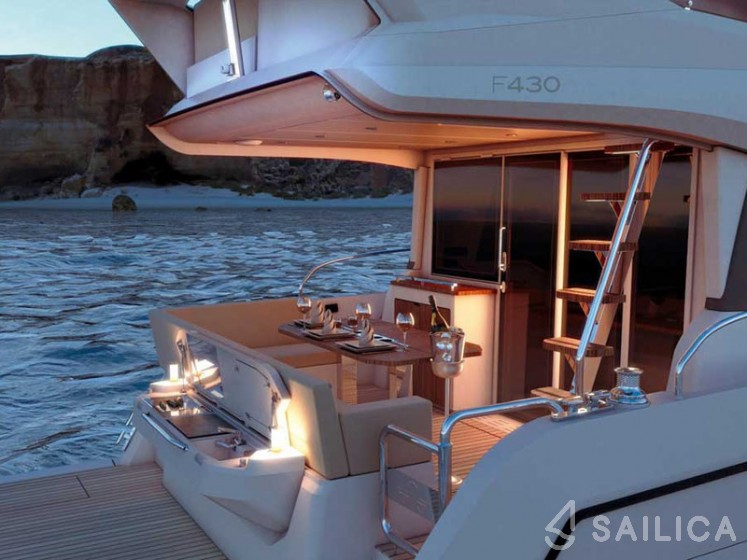 Sealine F430 - Yacht Charter Sailica