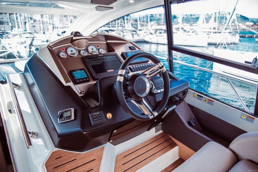 Cranchi M44 HT - Yacht Charter Sailica