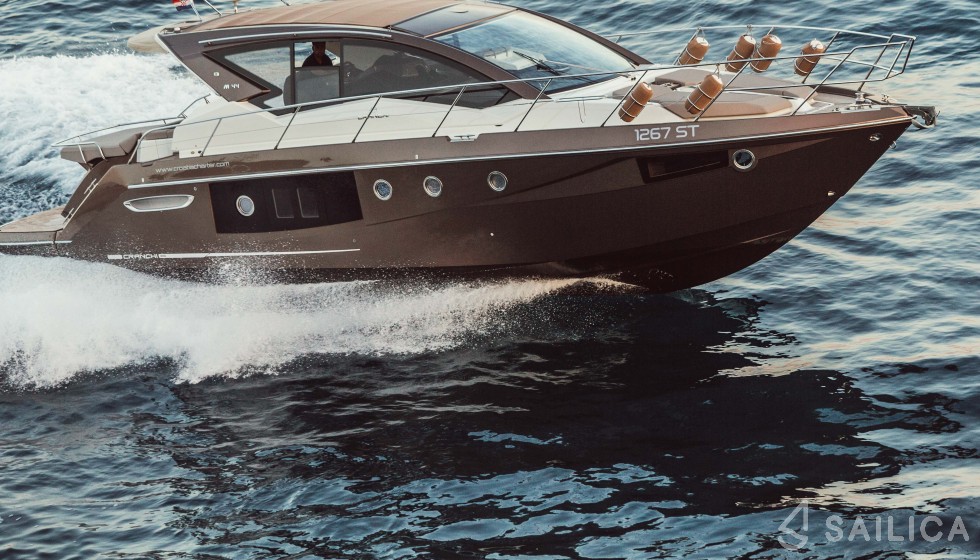 Cranchi M44 HT - Yacht Charter Sailica