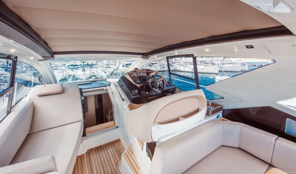 Cranchi M44 HT - Yacht Charter Sailica