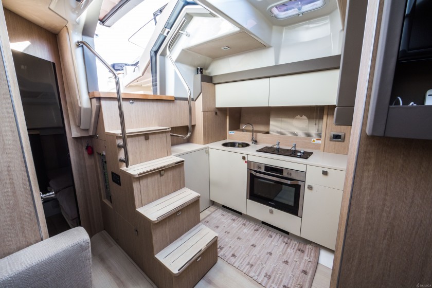 Cranchi M44 HT - Yacht Charter Sailica