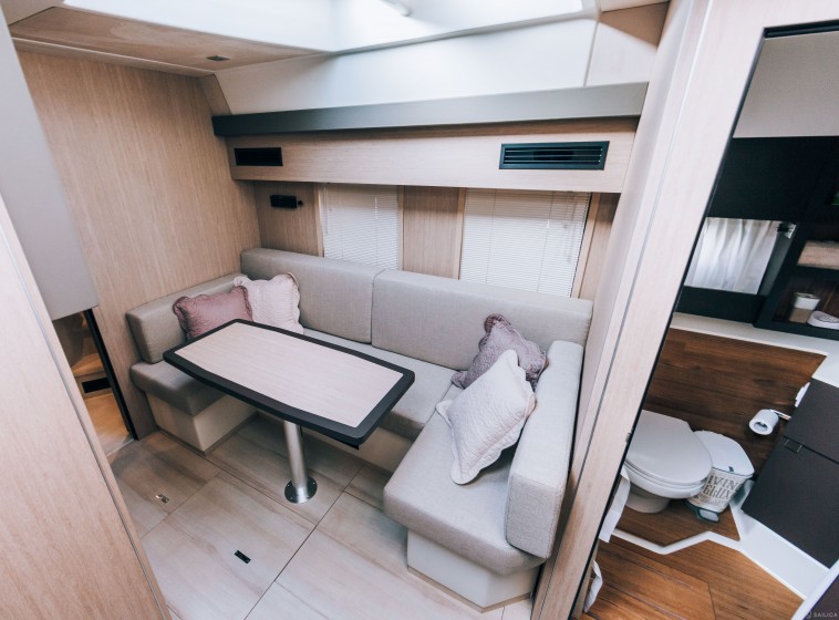 Cranchi M44 HT - Yacht Charter Sailica