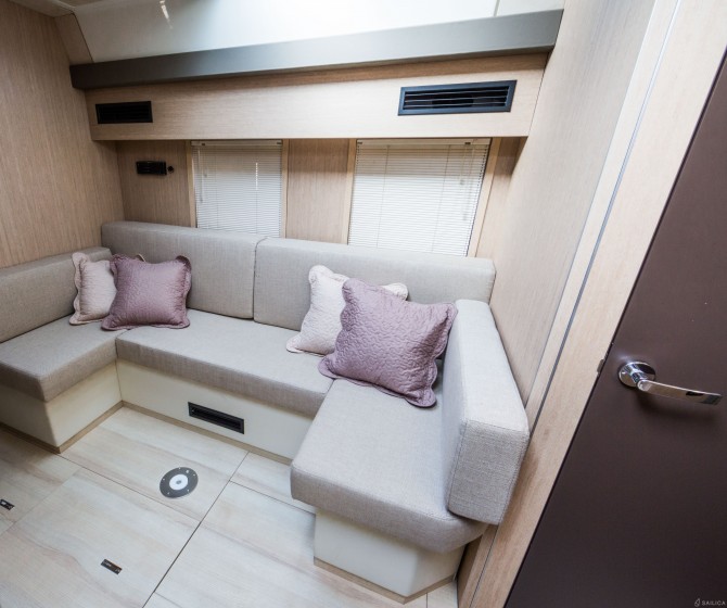 Cranchi M44 HT - Yacht Charter Sailica