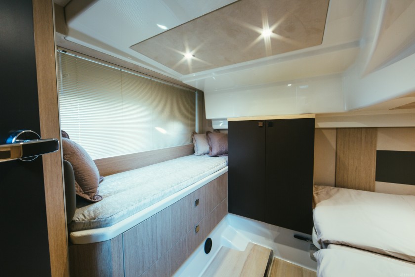 Cranchi M44 HT - Yacht Charter Sailica