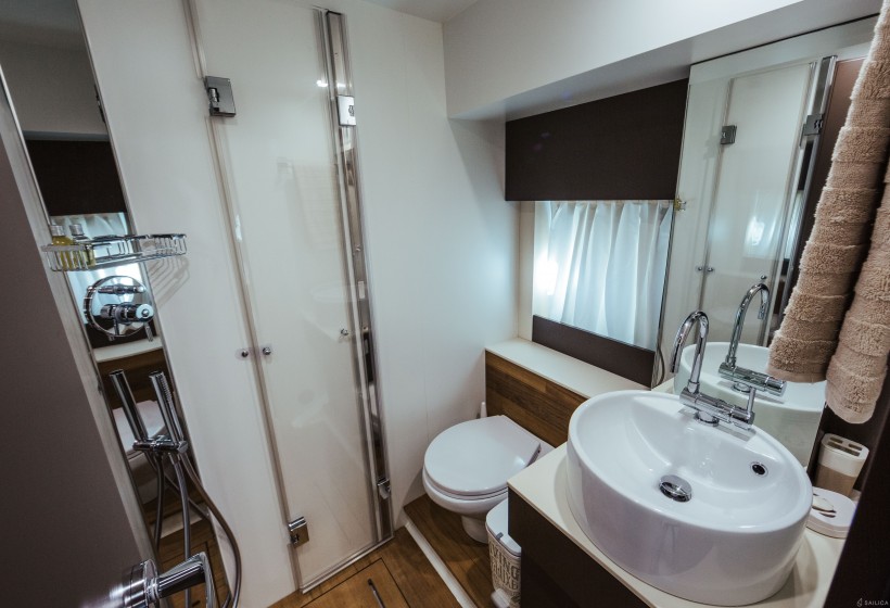 Cranchi M44 HT - Yacht Charter Sailica