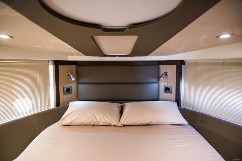 Cranchi M44 HT - Yacht Charter Sailica